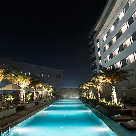 Hotel Taj Swarna, Amritsar Exteriér fotografie The pool at the hotel