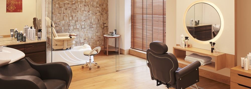 Hotel Taj Swarna, Amritsar Exteriér fotografie A treatment room at the Harley Street Clinic