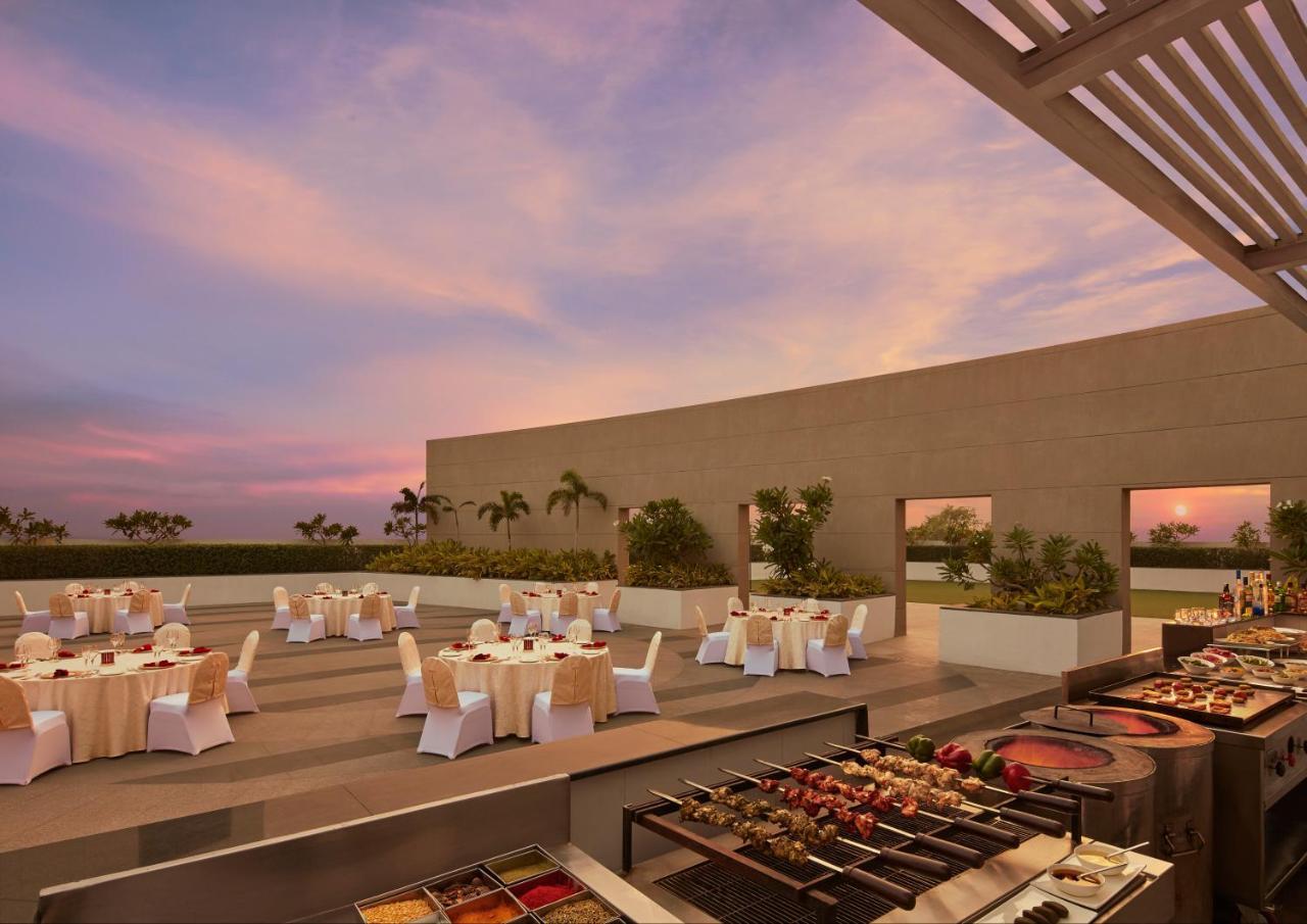 Hotel Taj Swarna, Amritsar Exteriér fotografie The Park, Hyderabad