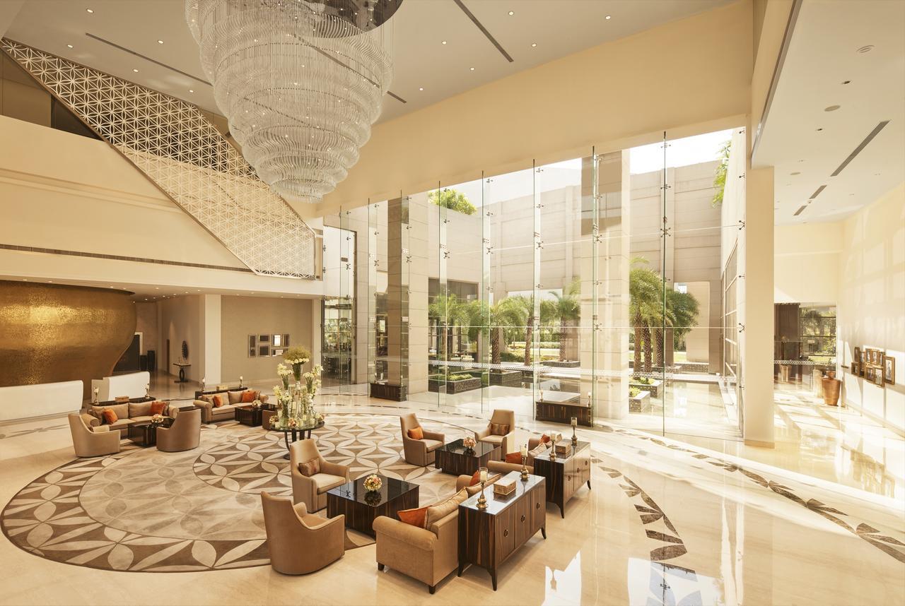 Hotel Taj Swarna, Amritsar Exteriér fotografie Lobby