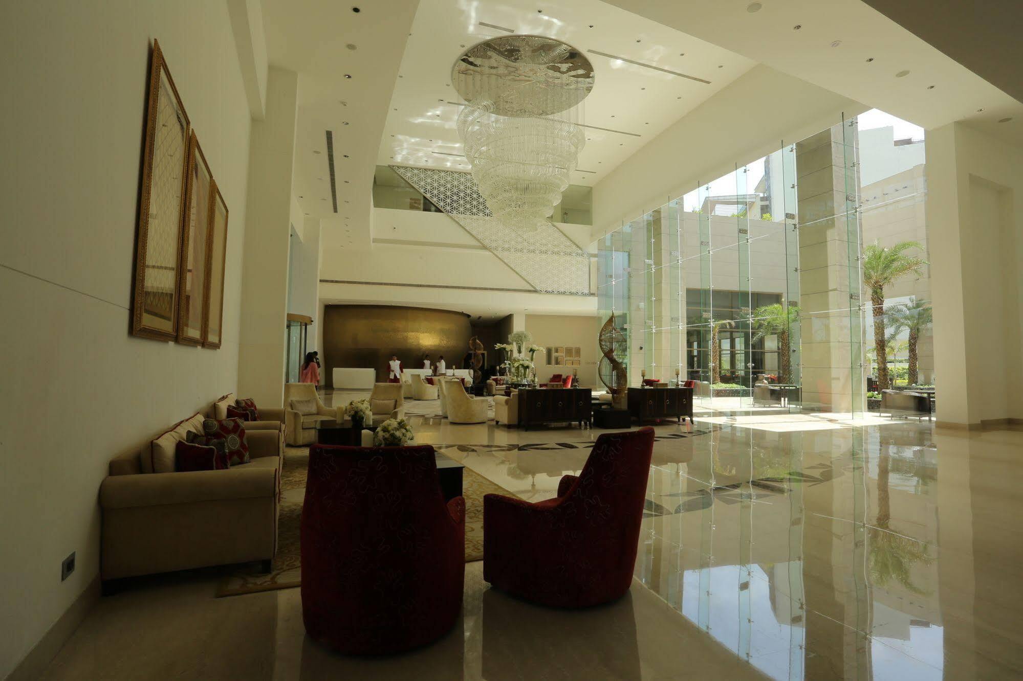 Hotel Taj Swarna, Amritsar Exteriér fotografie Lobby