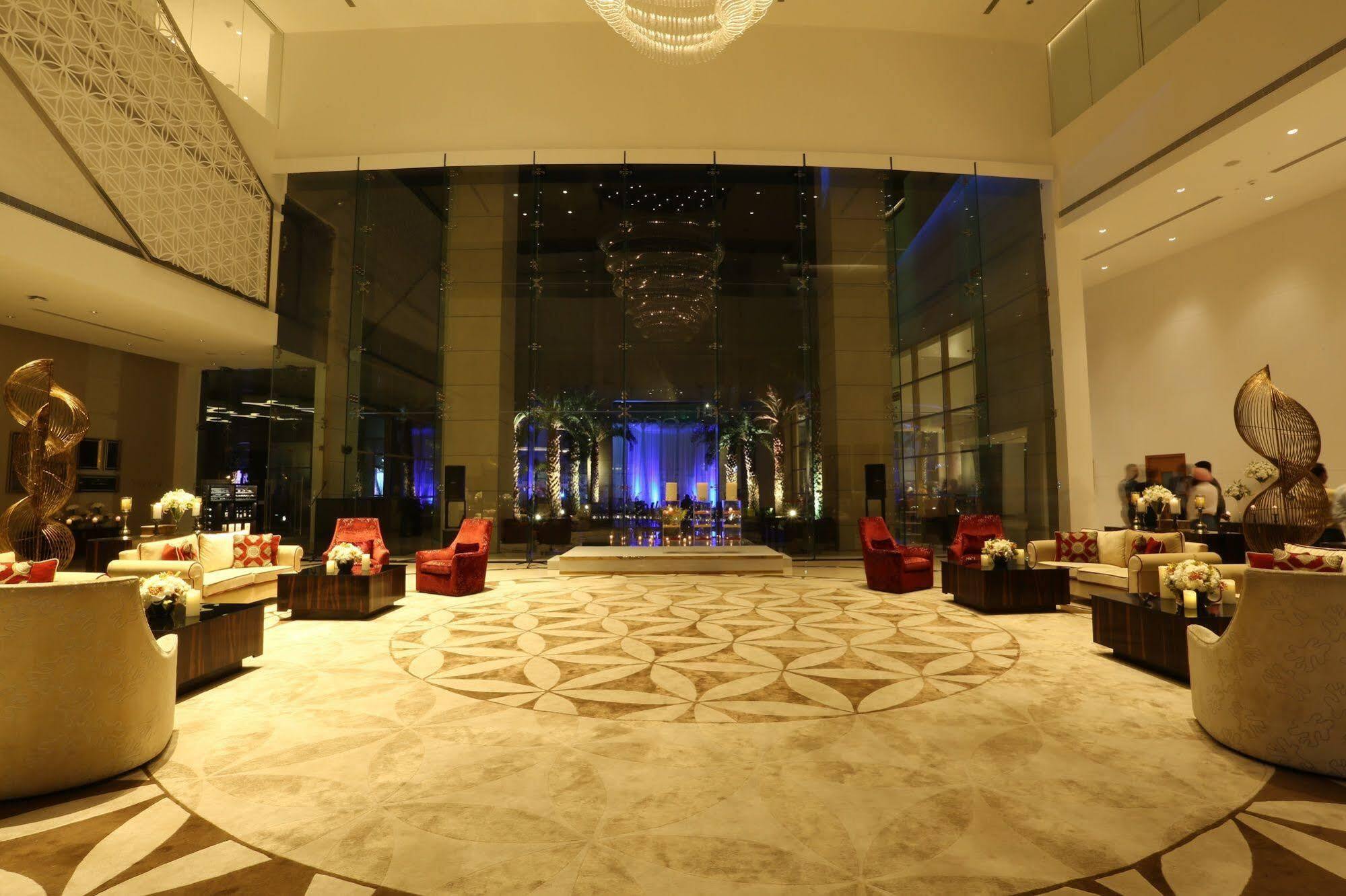 Hotel Taj Swarna, Amritsar Exteriér fotografie The lobby of the hotel