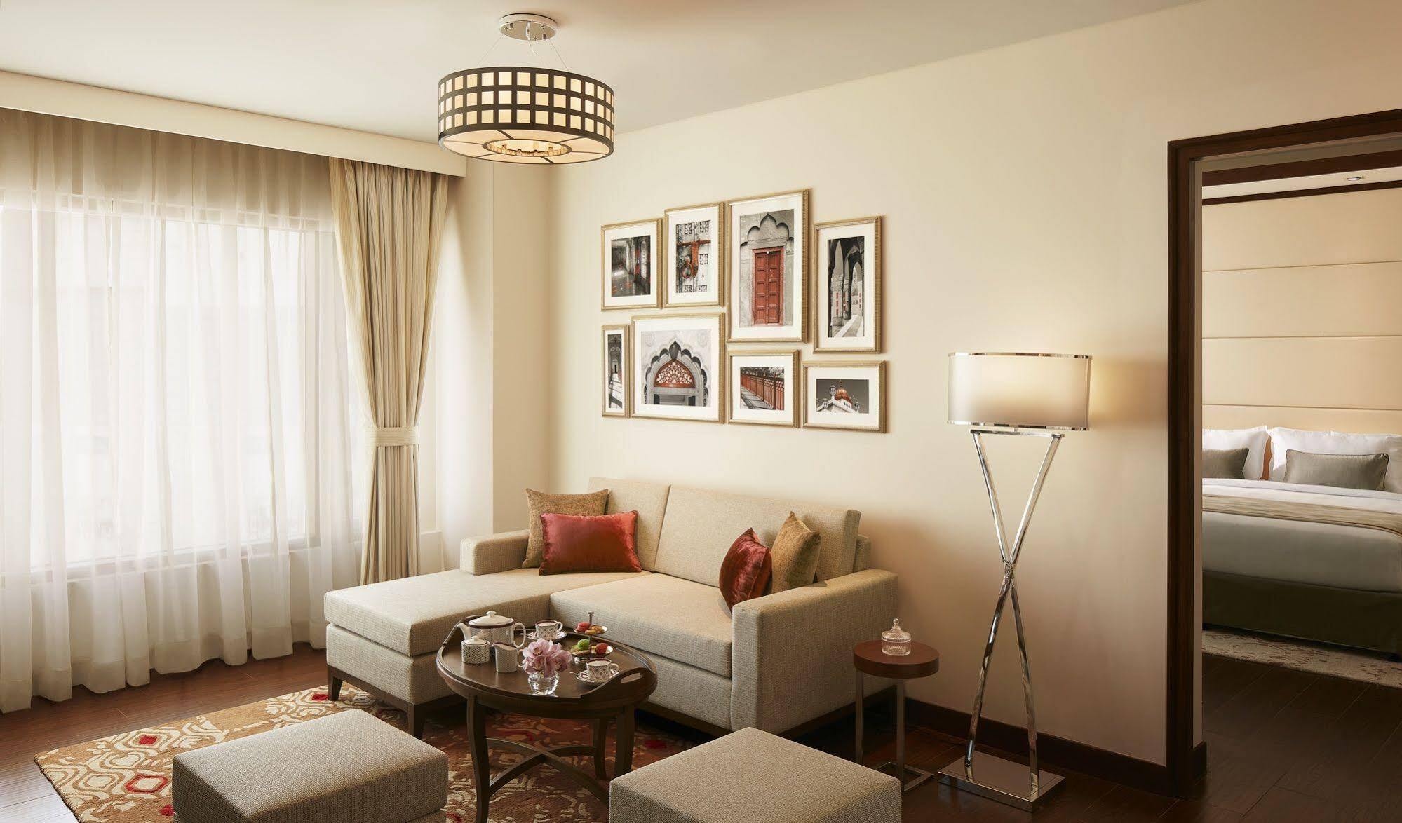 Hotel Taj Swarna, Amritsar Exteriér fotografie A living room