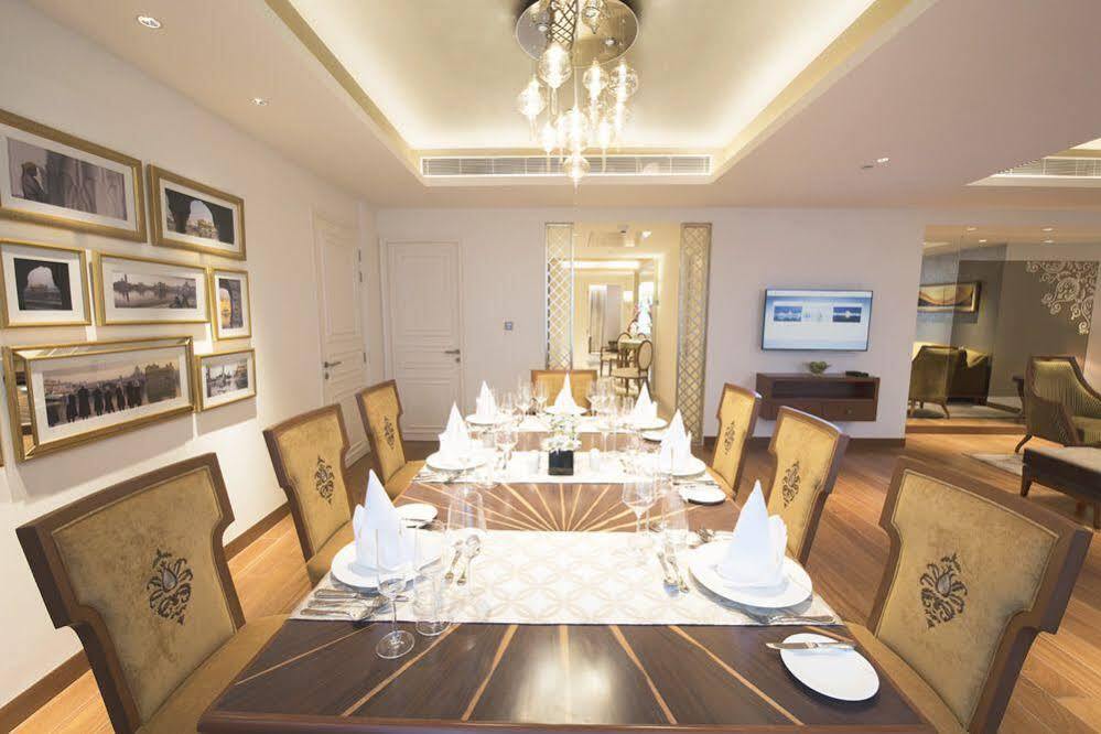 Hotel Taj Swarna, Amritsar Exteriér fotografie The dining room of the Presidential Suite