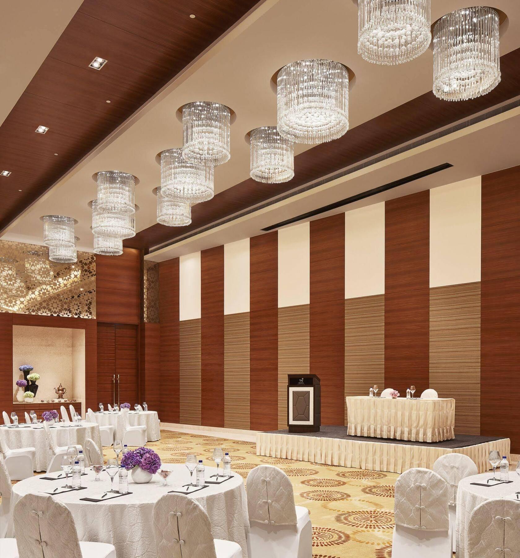 Hotel Taj Swarna, Amritsar Exteriér fotografie The Royal Ballroom