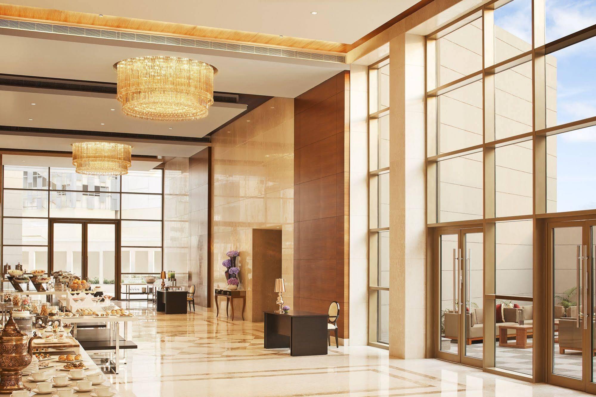 Hotel Taj Swarna, Amritsar Exteriér fotografie The lobby